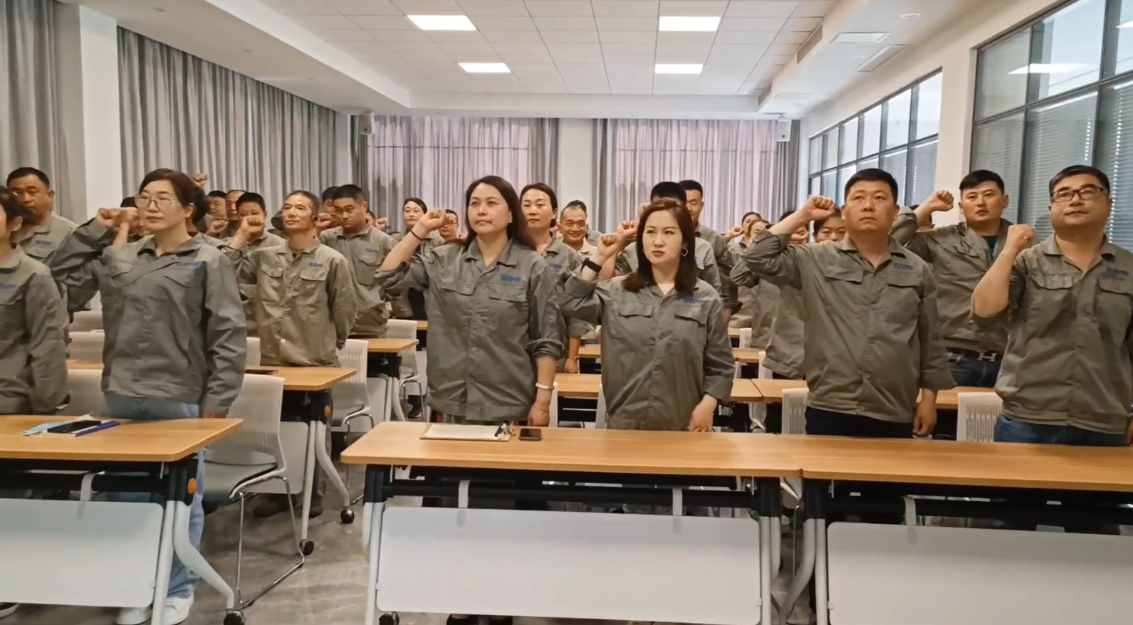 全國(guó)第21個(gè)安全生產(chǎn)月，我們一起宣誓 “遵守安全生產(chǎn)法，當(dāng)好第一責(zé)任人！”